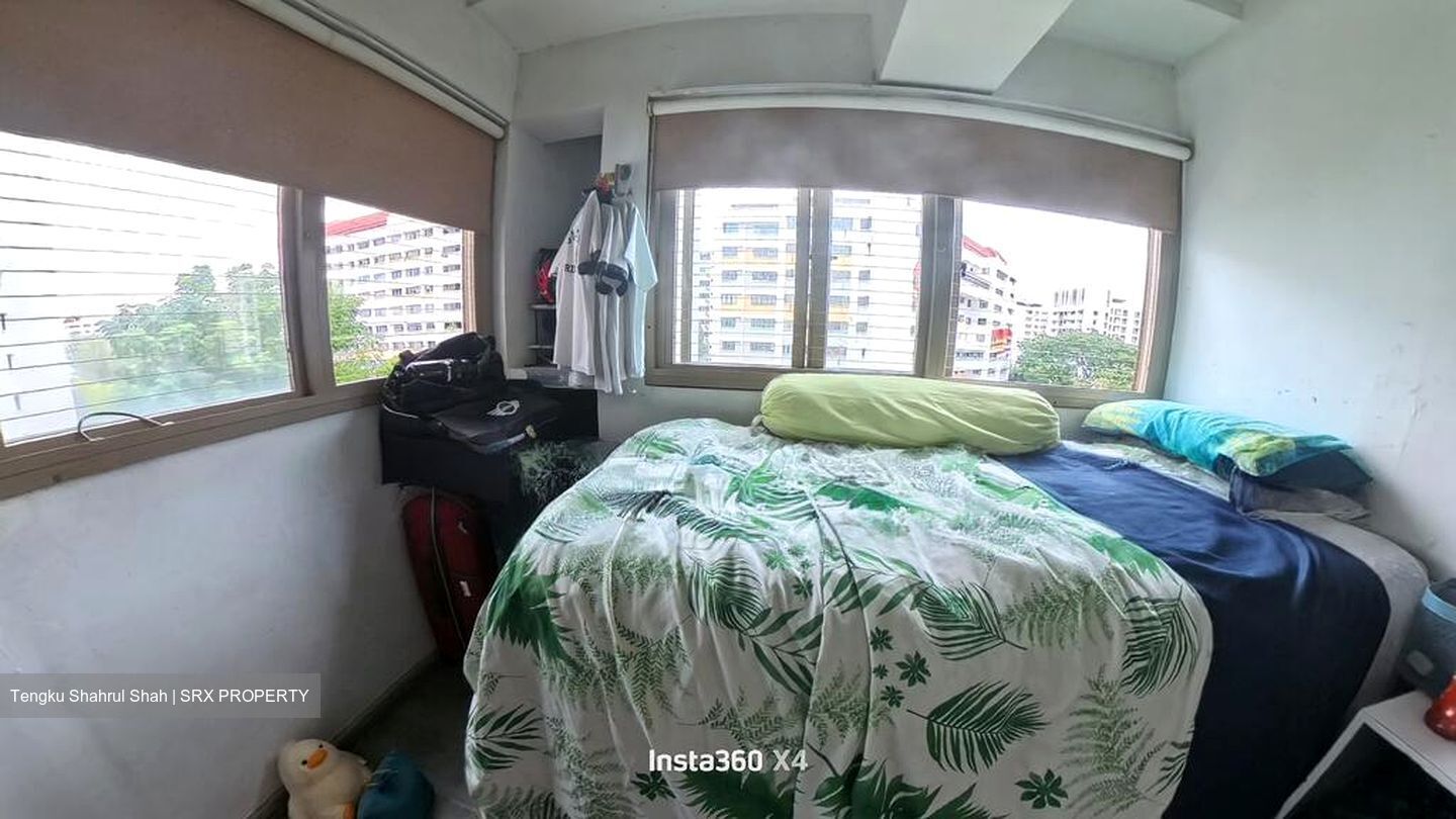 Tampines Street 42 (Tampines), Multi Generation #524339631